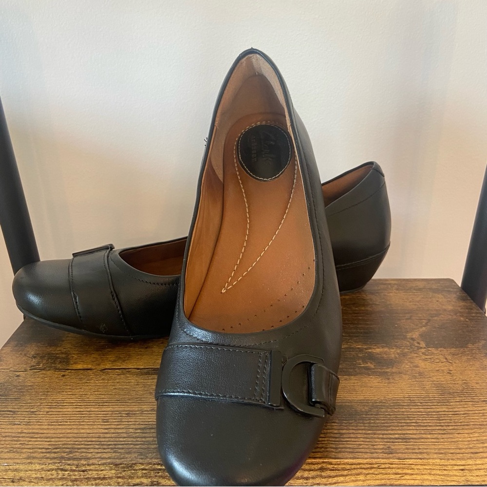 Clarks Black Leather Flat Women’s Shoe, Buckle Detail Sz 7.5